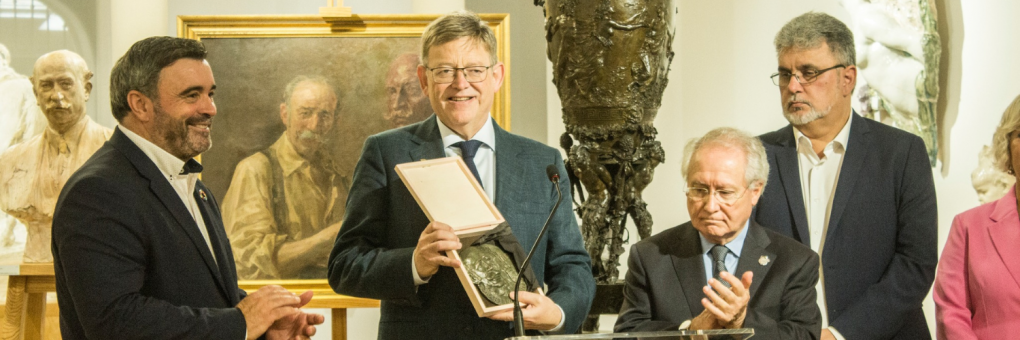Crevillent atorga a Ximo Puig la medalla commemorativa de l’Any Benlliure