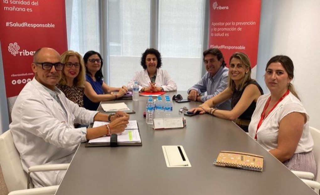 La alcaldesa Lourdes Aznar, junto a representantes del equipo de gobierno, se reúne con la gerencia del Departamento de Salud del Vinalopó