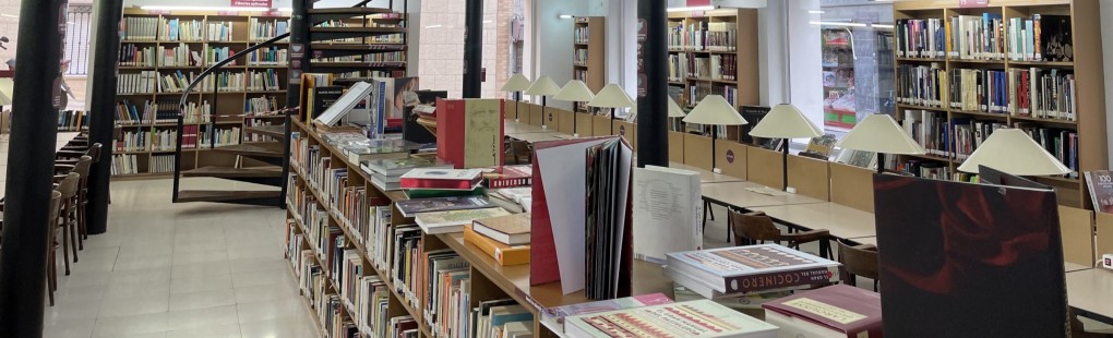 La Biblioteca Municipal “Enric Valor” edita dos folletos con recomendaciones de lectura para este verano