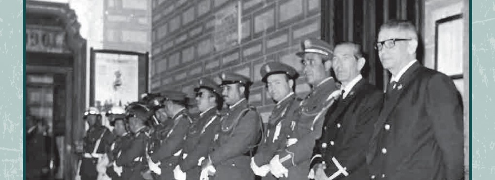 El Archivo Municipal “Clara Campoamor” comparte una fotografía de la Policía Local en 1968, recibiendo a una delegación francesa de Fontenay-le-Comte