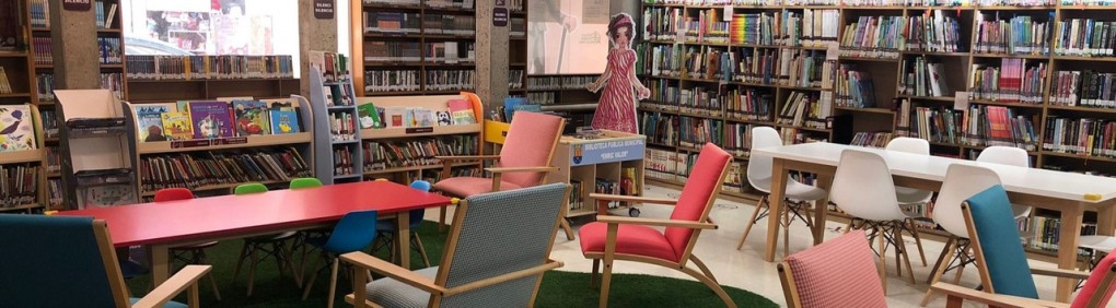 Una noche entre libros, películas y manualidades en la Biblioteca “Enric Valor” por el Día de las Bibliotecas
