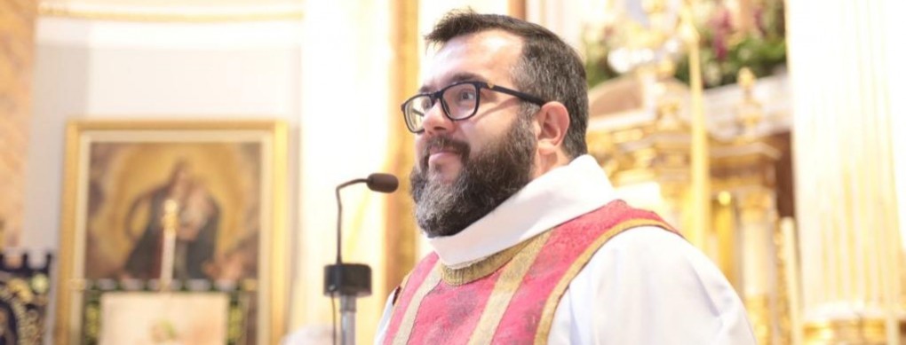 La Semana Santa de Crevillent nombra pregonero al sacerdote Roque Carlos Jiménez